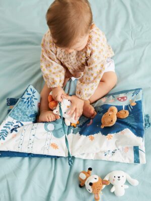 Vertbaudet Baby Stoffbuch MÄRCHENWALD mit Kuscheltieren